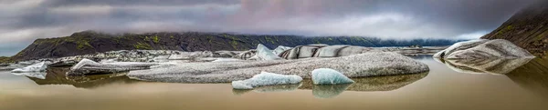 Panorama du magnifique glacier et du lac froid en Islande — Photo