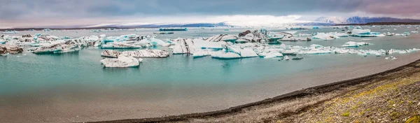 아이슬란드에 빙산의 전체 호수의 파노라마 — 스톡 사진