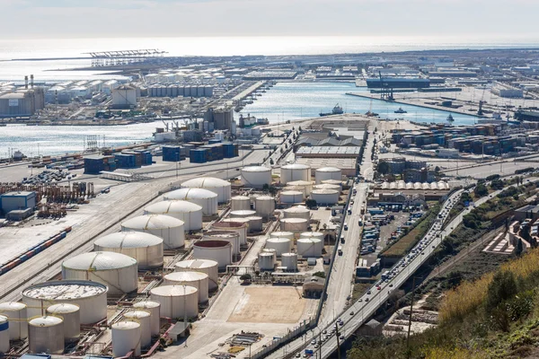 Industriegebiet am Hafen von Barcelona — Stockfoto