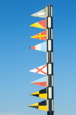 Barcelona'da bağlantı noktası deniz sinyal bayrakları