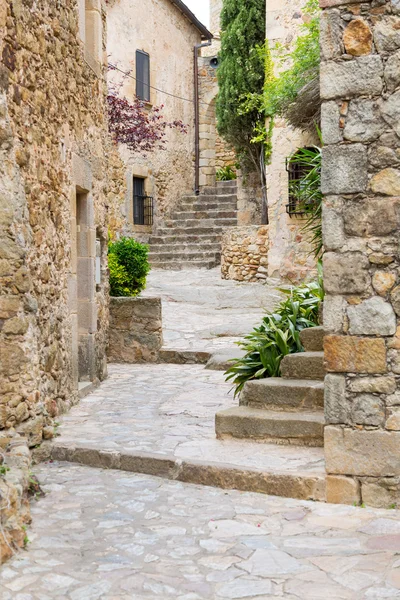 Passage with stairs in Peratallada — Stock Photo, Image