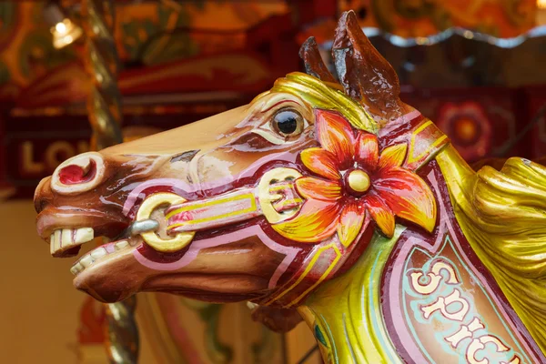 Houten paard op een carrousel — Stockfoto