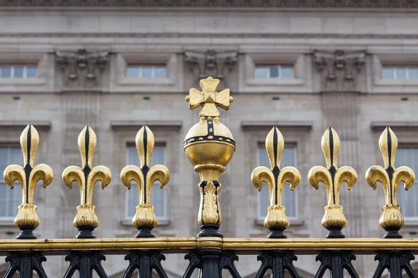 Detalle de la puerta del Palacio de Buckingham — Foto de Stock