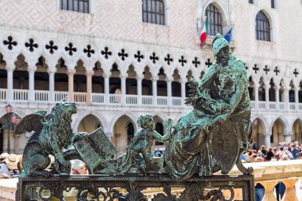 Brass gate sculpture to the Campanile in Venice — Stock Photo, Image