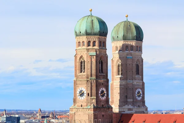 Dwie wieże Frauenkirche w Monachium — Zdjęcie stockowe