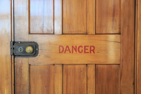 Danger porte en bois — Photo