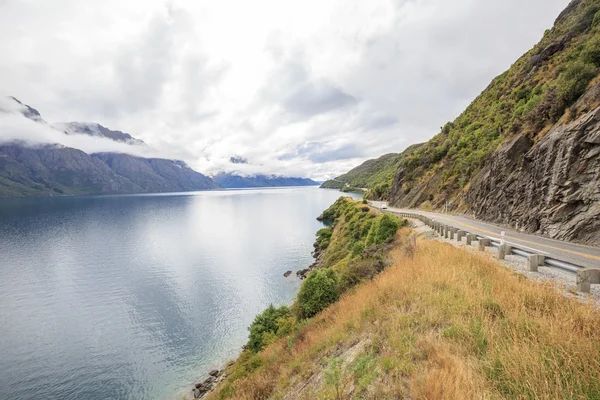 Straße neben dem See Wakatipu — Stockfoto