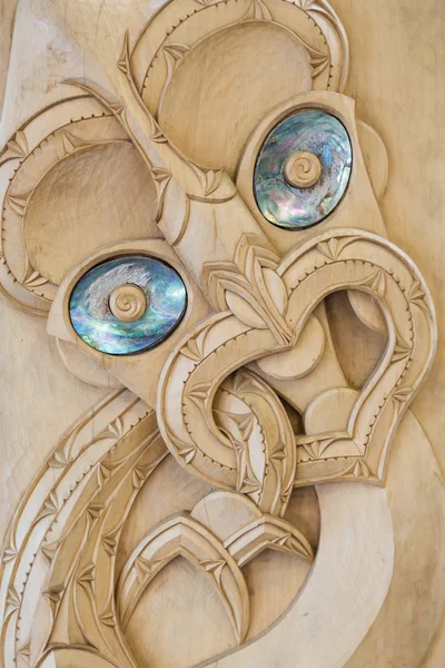 Wooden Maori carving with paua shells — Stock Photo, Image