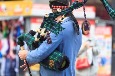 Scottish piper upper part of the body clipart
