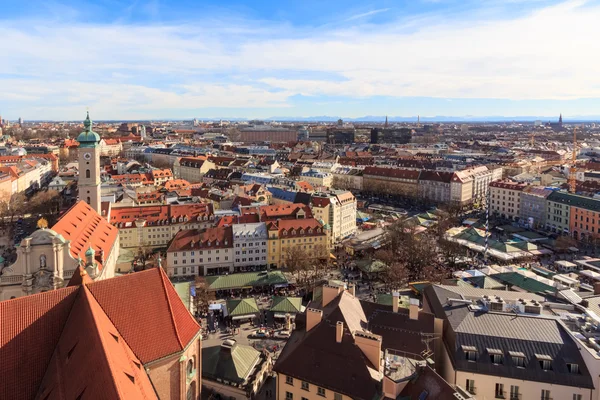 Мюнхенский городской пейзаж над Виктуалиенмаркт — стоковое фото