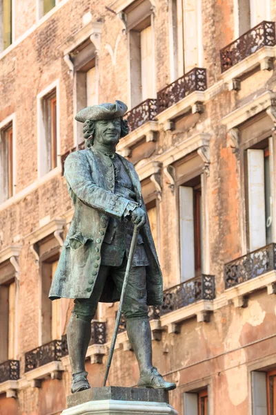 Spiżowa statua pisarza carlo goldoni w Wenecji — Zdjęcie stockowe