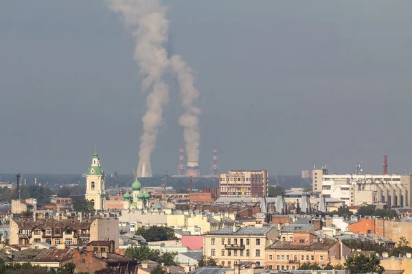 天台景色与核电站在圣彼得斯堡 — 图库照片