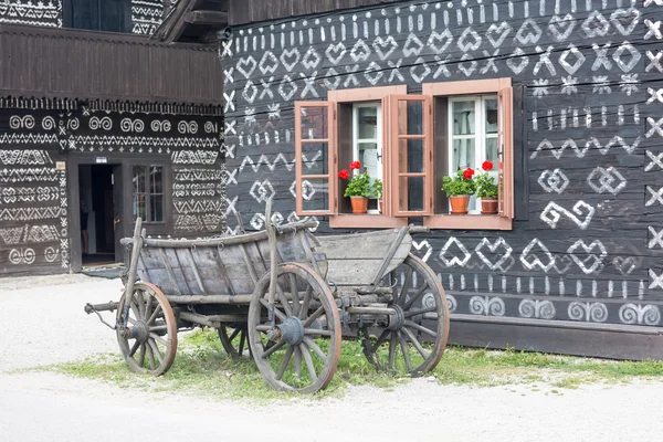 Landskapet i byn Cicmany, Slovakien — Stockfoto