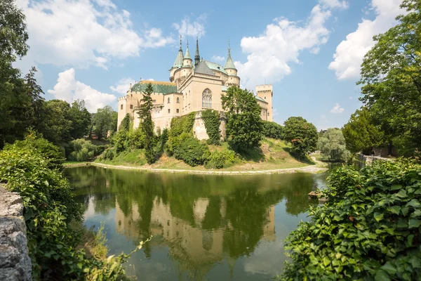 Slottet bojnice i Slovakien Stockfoto