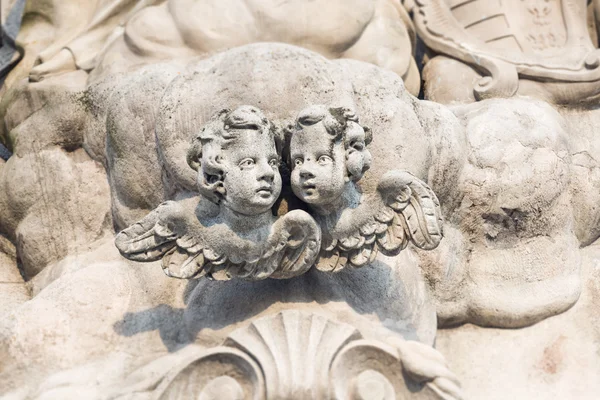 Deux petits anges avec des ailes mais pas de corps — Photo