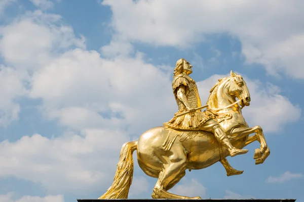 在德国的德累斯顿的金色骑士 — 图库照片