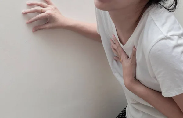Aziatische Vrouw Met Een Hartaanval Pijn Borst Brandend Maagzuur Van — Stockfoto