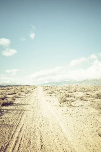 Alta strada sterrata del deserto — Foto Stock