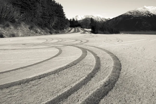 雪の中でトラック — ストック写真