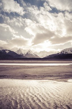 Fırtına bulutu Chilkat Nehri