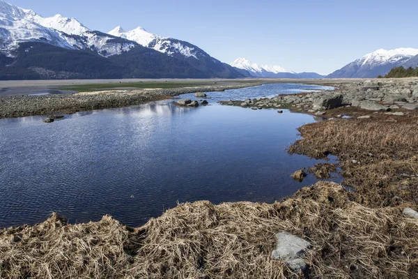 Blauer Himmel blaues Wasser — Stockfoto