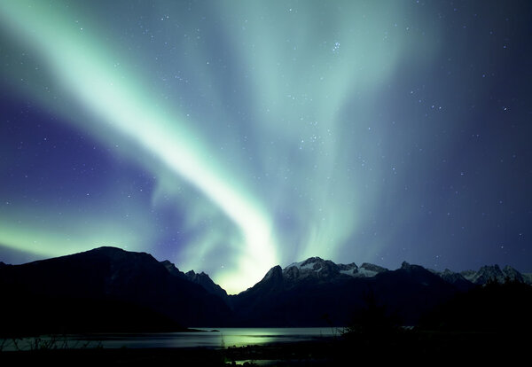 Aurora over Mud Bay