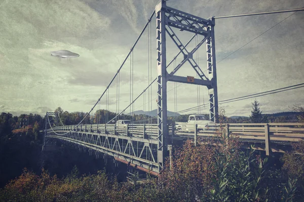 OVNI sobre ponte — Fotografia de Stock