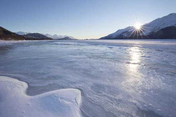 Alasca pôr do sol de inverno com gelo — Fotografia de Stock