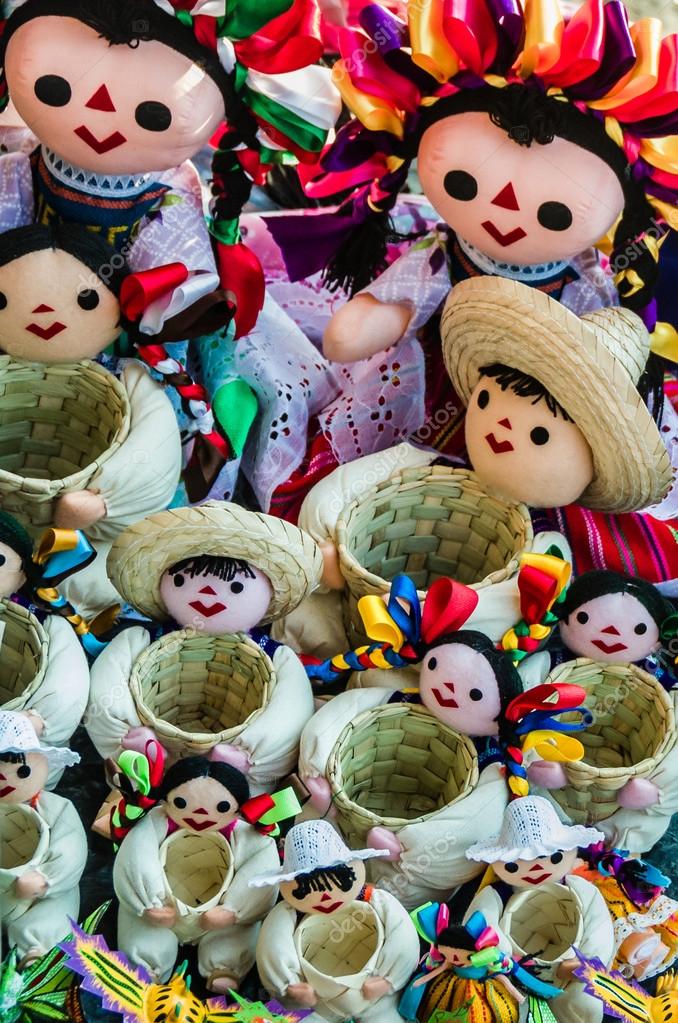 Fotos de Muñecas artesanales mexicanas de stock, imágenes de Muñecas artesanales mexicanas sin royalties | Depositphotos