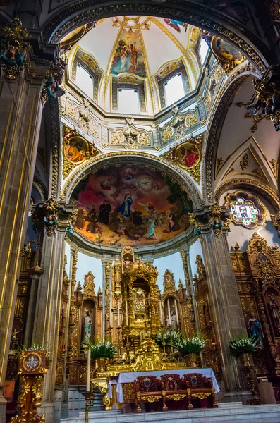 Interior de la Parroquia San Juan Bautista en Coyoacán, México . —  Fotos de Stock