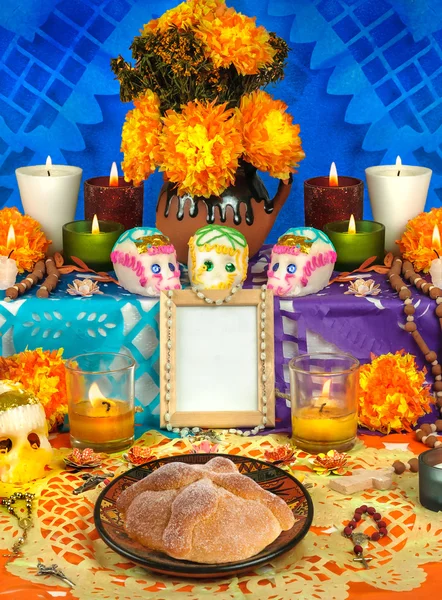 死者の祭壇 (ダイヤ ・ デ ・ ムエルトスのメキシコの日) — ストック写真