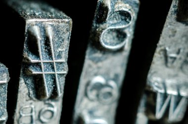 Eski bir daktilo typebars hashtag sembolü
