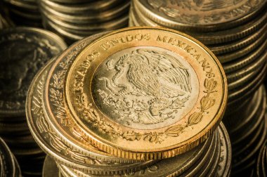 Meksika Pezosu paralar yığılmış