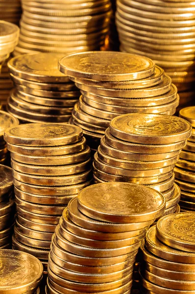 Gouden munten stapelen — Stockfoto