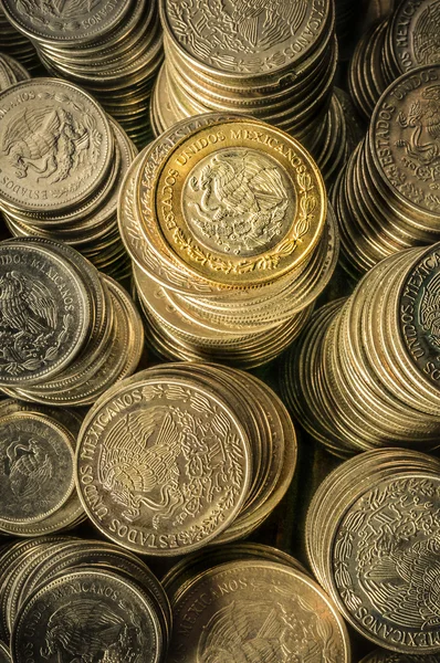 Στοιβάζονται μεξικάνικο Πέσο κέρματα — Φωτογραφία Αρχείου
