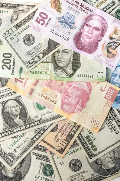 Dollár, és a Mexikói Peso számlákat — Stock Fotó