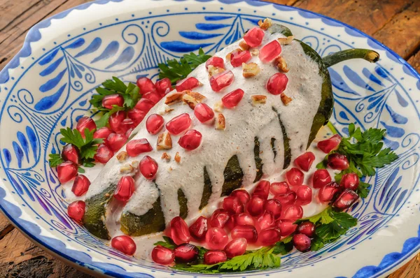 Chiles en nogada kuchni meksykańskiej — Zdjęcie stockowe