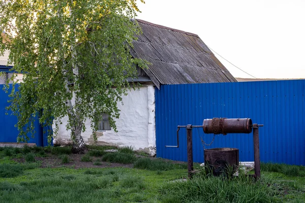 Köyde eski bir kuyu.