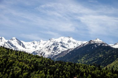 Georgia 'nın karlı dağları. Dağ Svaneti. Kafkaslar