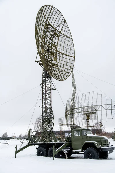 Radar Kulesi Olan Askeri Bir Araç Askeri Ekipman — Stok fotoğraf