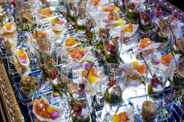 Une Table Buffet Avec Des Entrées Cuisine Moléculaire — Photo