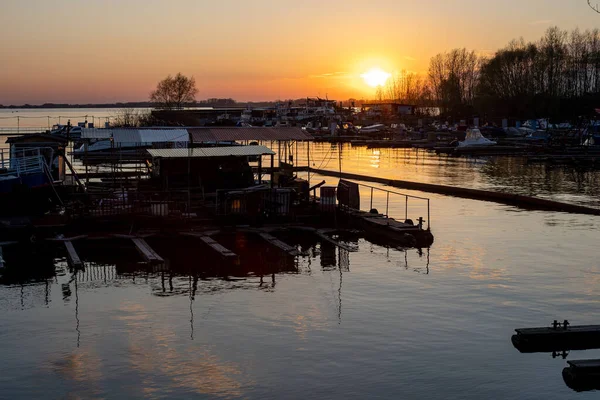 Embarcadero Río Atardecer —  Fotos de Stock