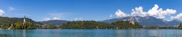 Une Image Panoramique Lac Bled Montrant Île Lac Bled Gauche — Photo