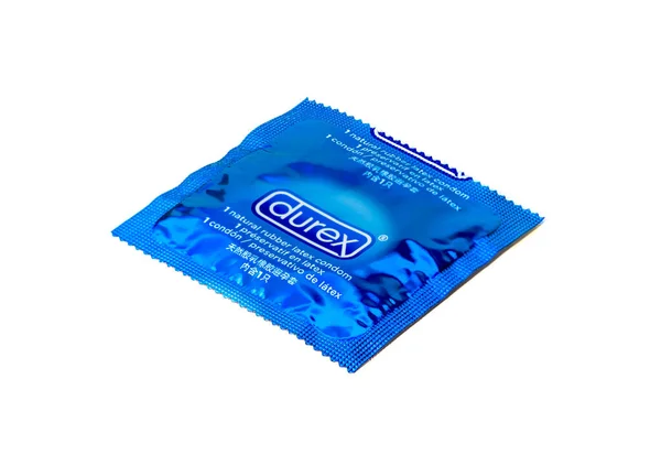 Obraz Niebieskiego Opakowania Prezerwatywy Marki Durex — Zdjęcie stockowe