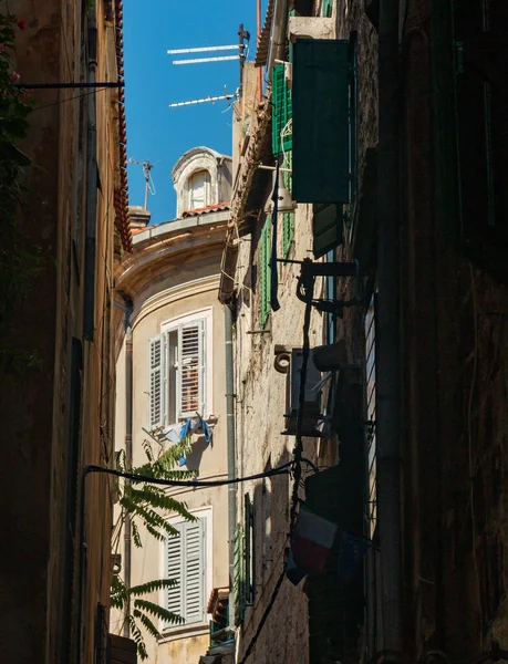 Ein Bild Der Häuserfassaden Von Split Von Einer Gasse Aus — Stockfoto