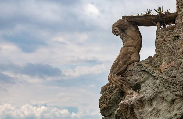 Una Imagen Estatua Gigante Que Representa Dios Neptuno Monterosso Mare —  Fotos de Stock