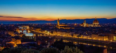 Floransa 'nın simgeleri (Ponte Vecchio, Palazzo Vecchio ve Santa Maria del Fiore Katedrali)