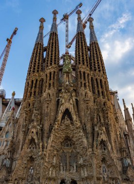 Barcelona 'daki Sagrada Familia' nın İsa 'nın Doğuş Cephesi' nin bir resmi..