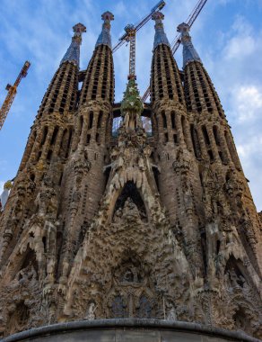 Barcelona 'daki Sagrada Familia' nın İsa 'nın Doğuş Cephesi' nin bir resmi..