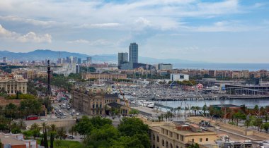 Barcelona liman bölgesinin Montjuic tepesinden çekilmiş bir fotoğrafı..